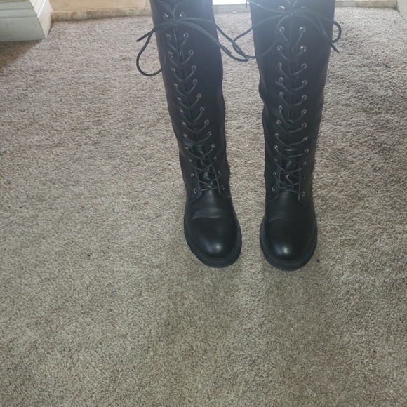 Boots - Picture 4 of 5